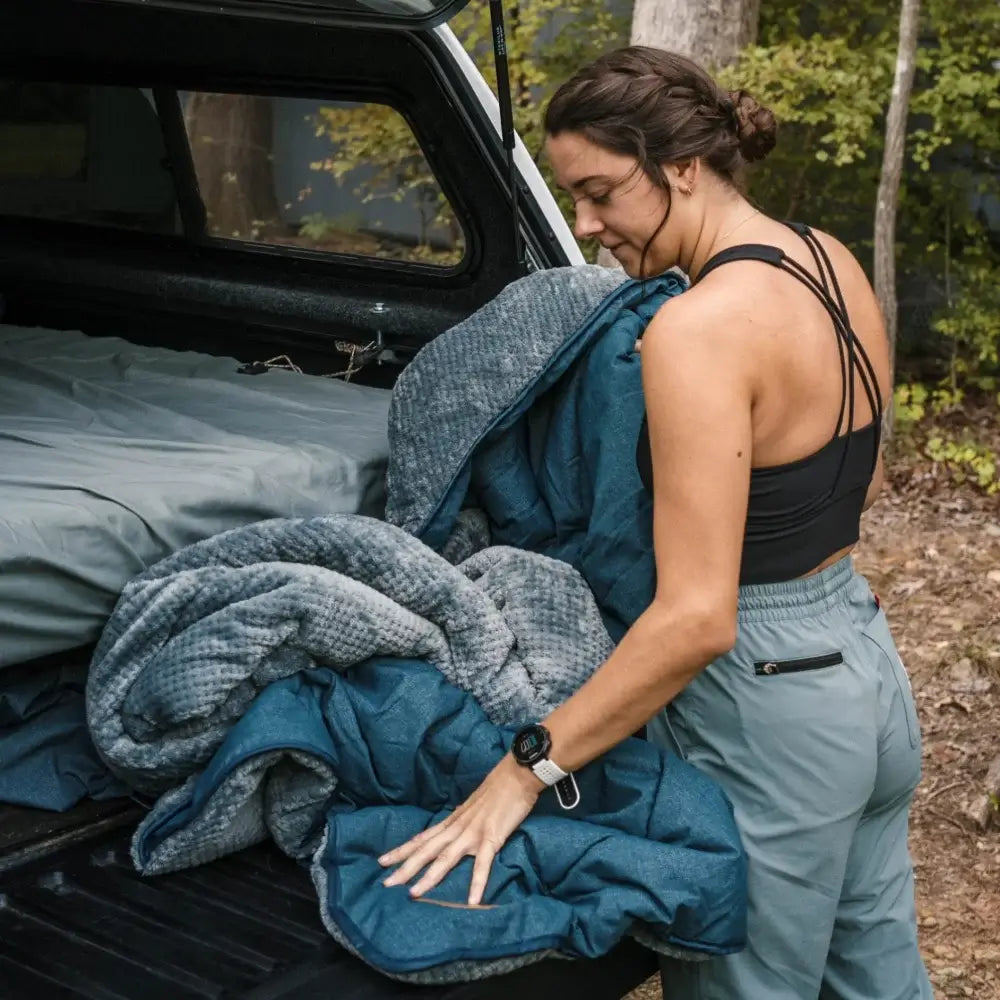 HomesteadCabinComforterBlanket_QUEEN_13HCBL01D_LS49_2445x3667_bbbfec80-905d-4222-8a82-b25d9ac6a9d6.jpg