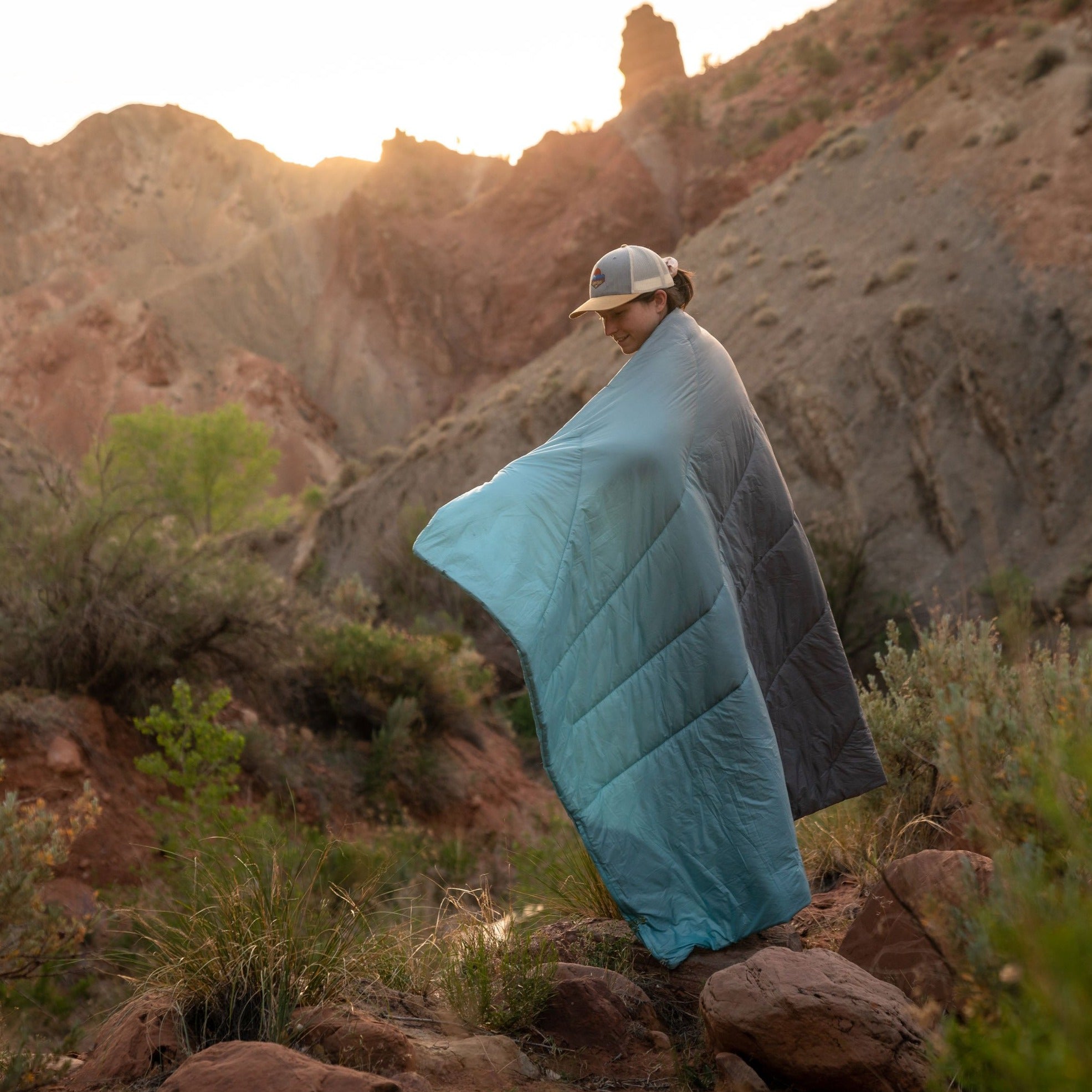 Klymit_HorizonBackpackingBlanket_13HBBL01C_LS01_2998x2000_b77894ff-3c34-43c2-b740-1438627cdadd.jpg