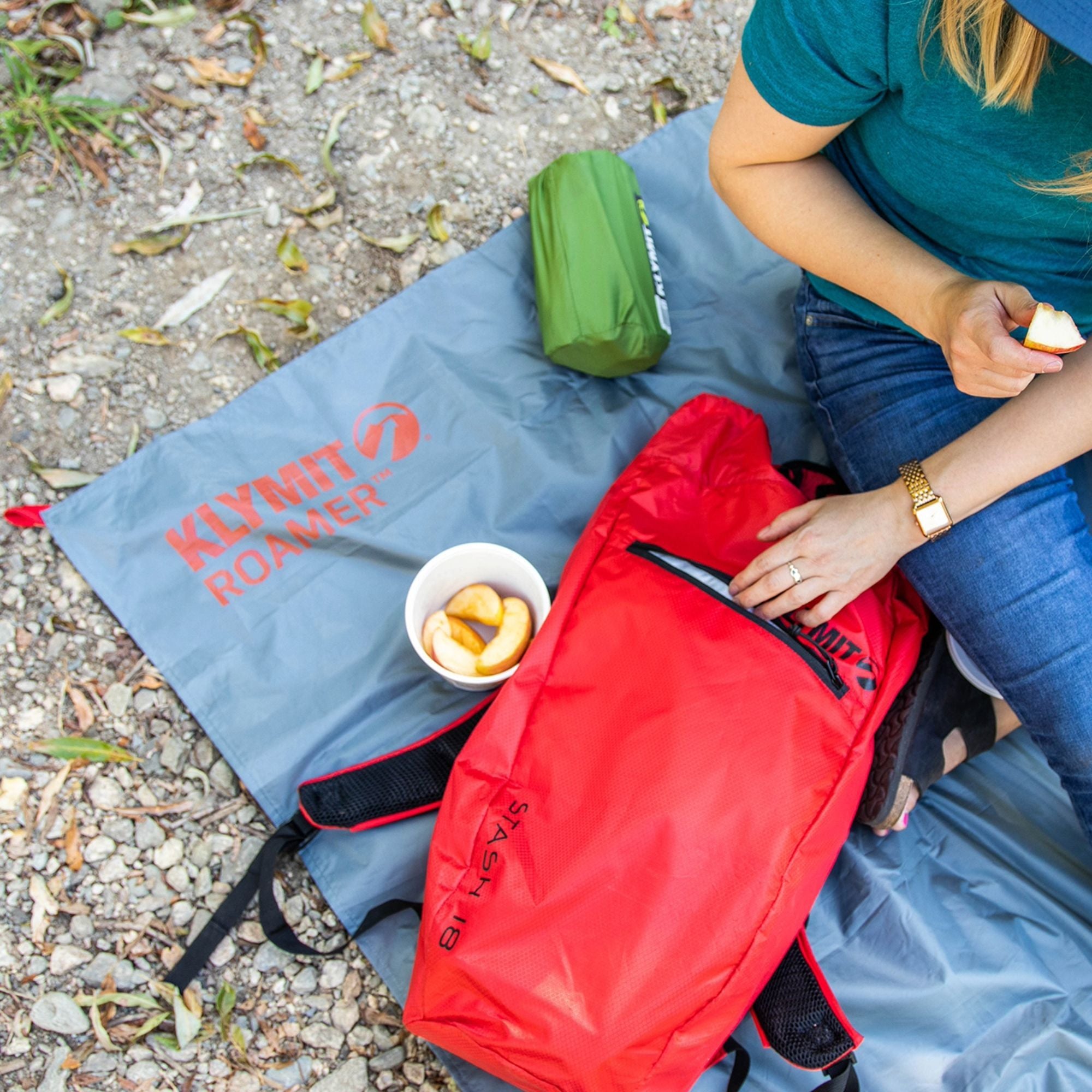 Klymit_Roamer_09RMGY01C_LS02_PicnicThrow_2000x2000_1_1.jpg