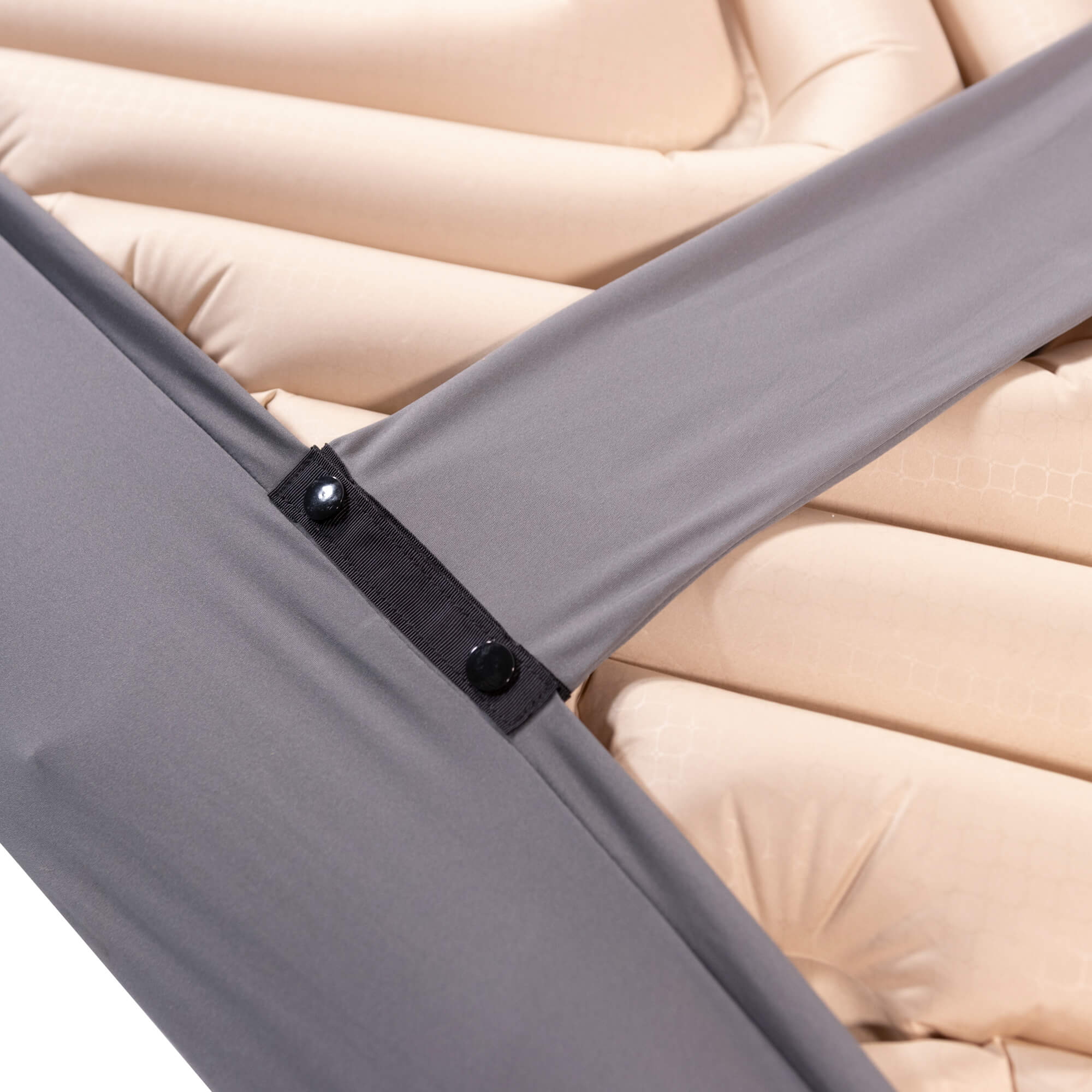 Klymit_VSheetLuxe_13PCGRLXD_CloseSnaps_2000x2000_814b5586-a51a-4de1-8420-24344745c01e.jpg
