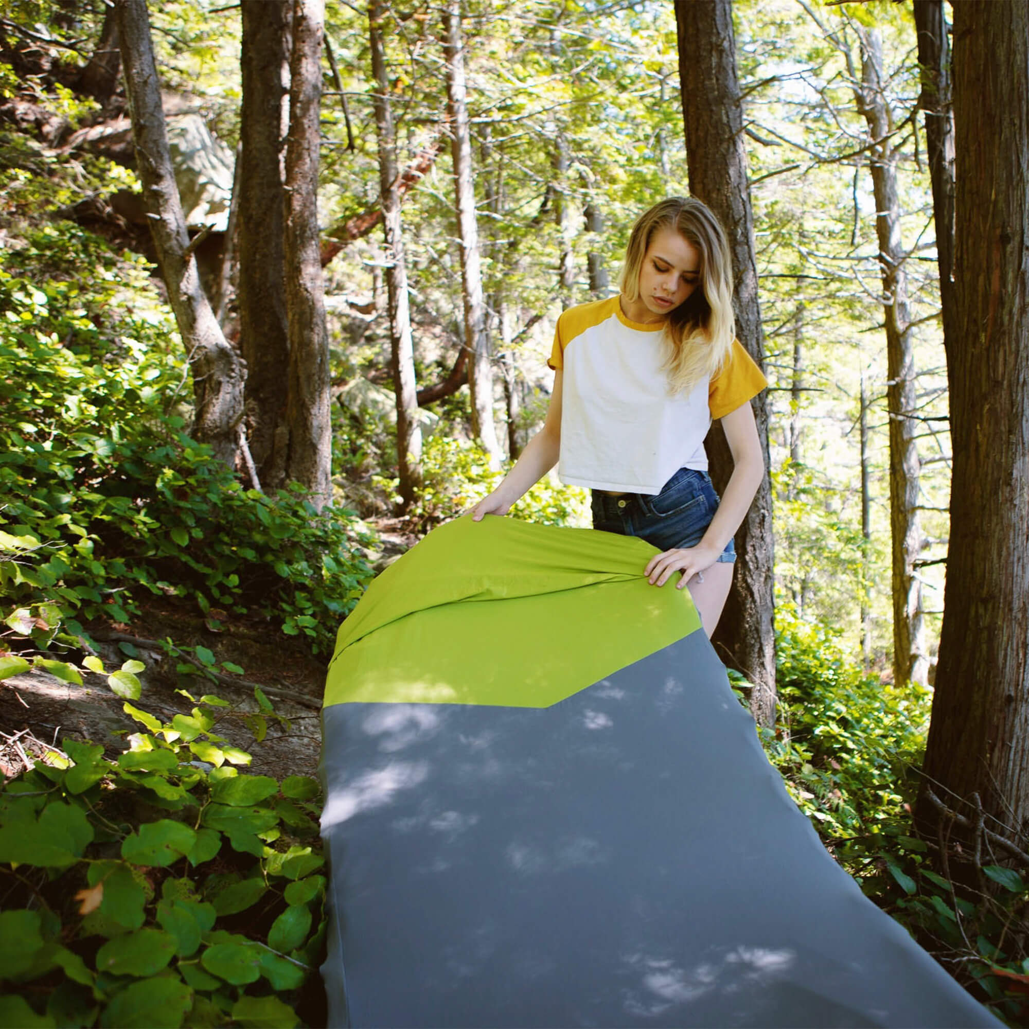 Klymit_VSheetLuxe_13PCGRLXD_LS04_2000x2000_8d5ad3e9-c8ea-469d-a28d-5b0b7535d10b.jpg